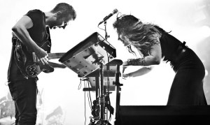 m83-performing-live-11