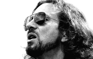 eddie-vedder_crowd-reflection-clean